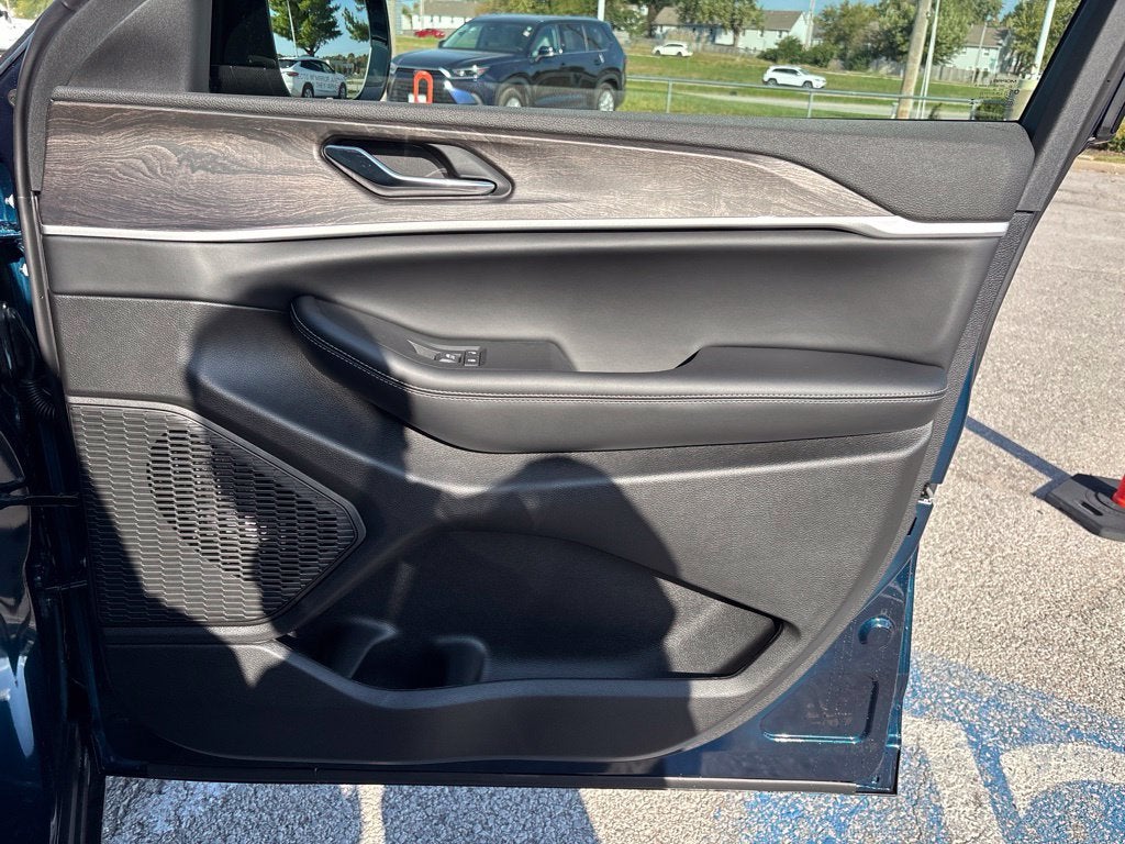 2027 Jeep Grand Cherokee GRAND CHEROKEE LIMITED 4X4