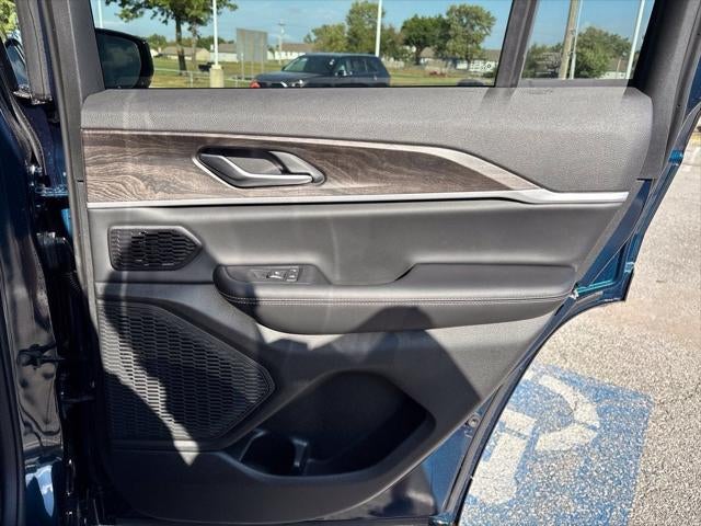 2027 Jeep Grand Cherokee GRAND CHEROKEE LIMITED 4X4