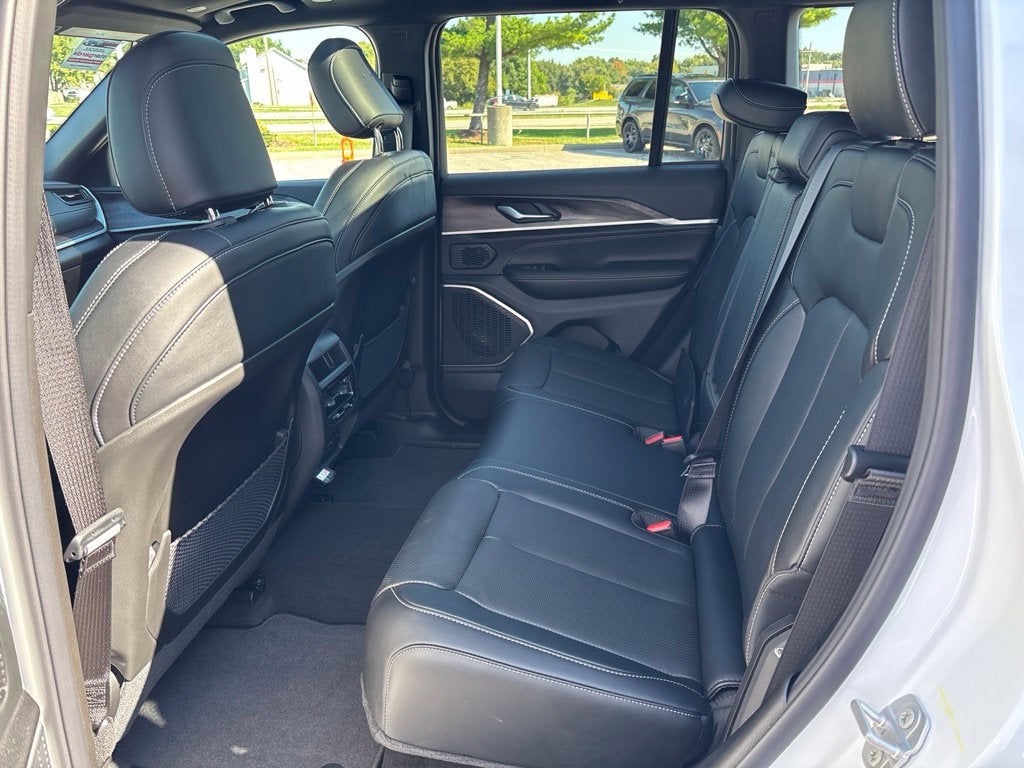 2027 Jeep Grand Cherokee GRAND CHEROKEE LIMITED RESERVE 4X4