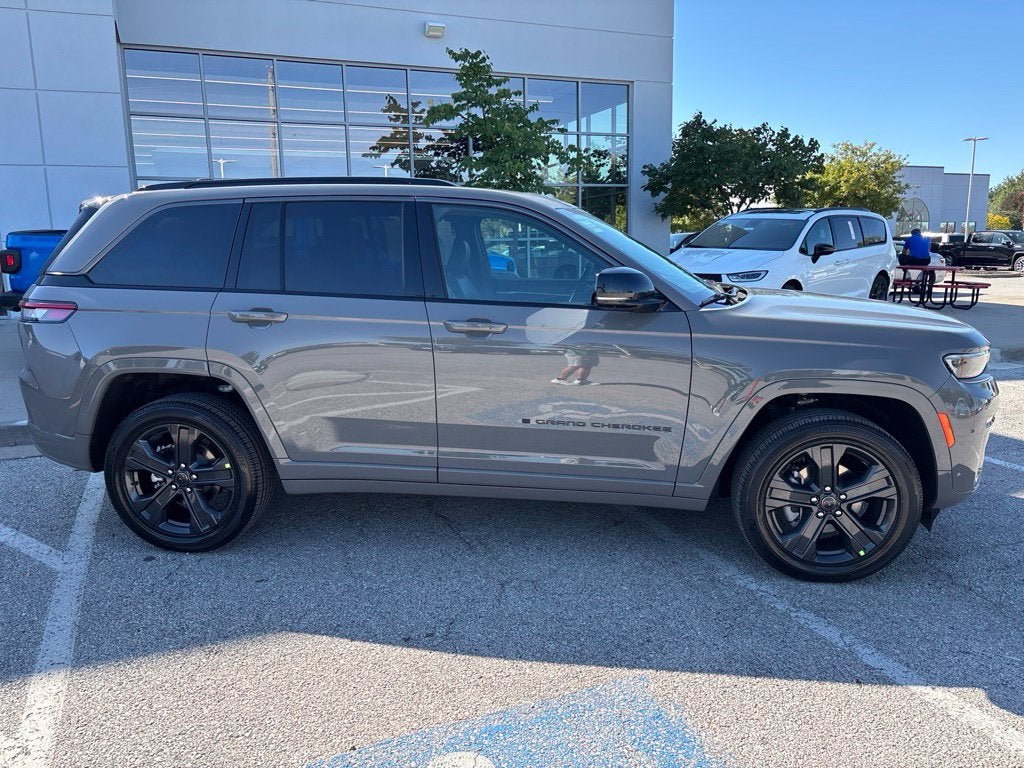 2027 Jeep Grand Cherokee GRAND CHEROKEE LIMITED RESERVE 4X4
