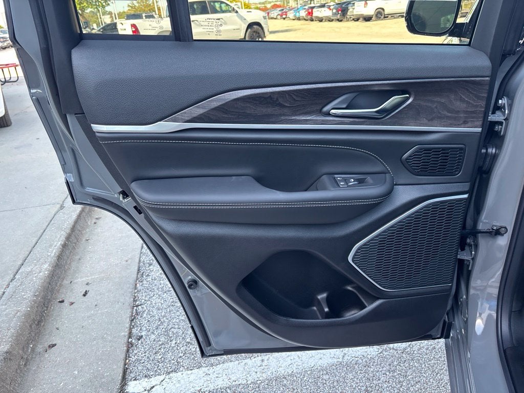 2027 Jeep Grand Cherokee GRAND CHEROKEE LIMITED RESERVE 4X4