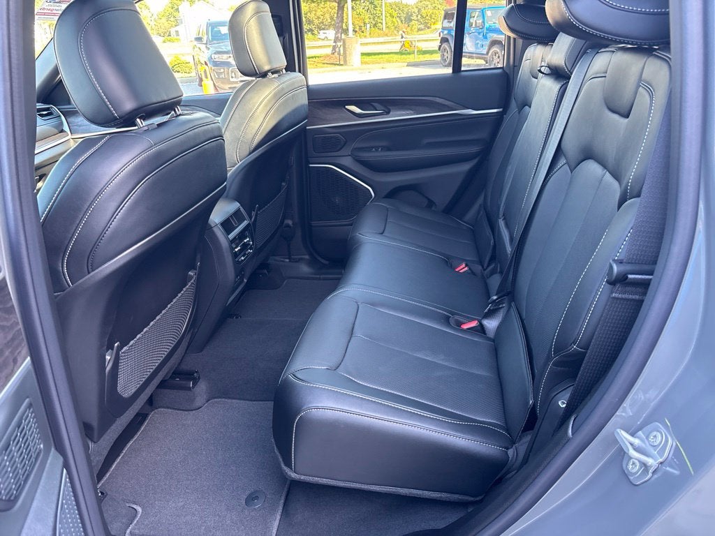 2027 Jeep Grand Cherokee GRAND CHEROKEE LIMITED RESERVE 4X4