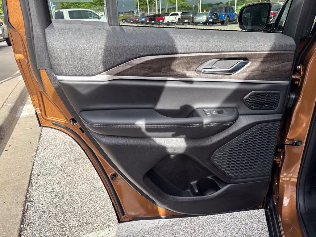 2027 Jeep Grand Cherokee Limited