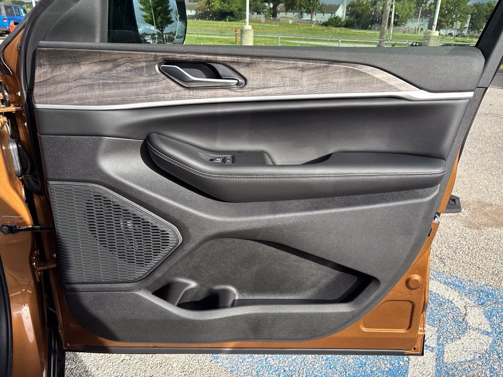 2027 Jeep Grand Cherokee Limited