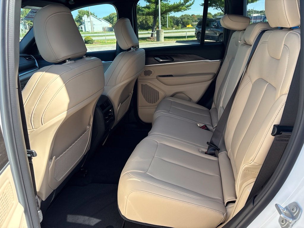 2027 Jeep Grand Cherokee GRAND CHEROKEE LIMITED 4X4