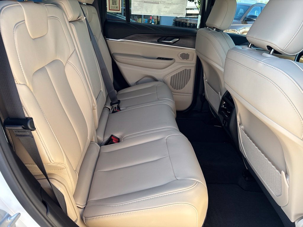 2027 Jeep Grand Cherokee GRAND CHEROKEE LIMITED 4X4
