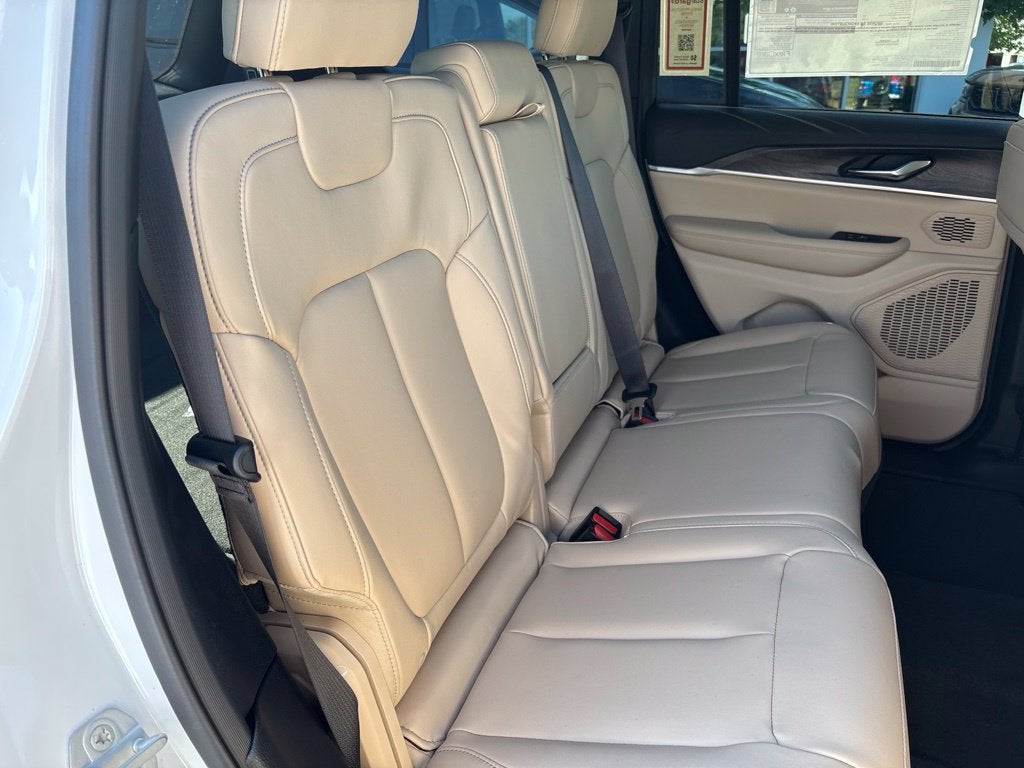 2027 Jeep Grand Cherokee GRAND CHEROKEE LIMITED 4X4