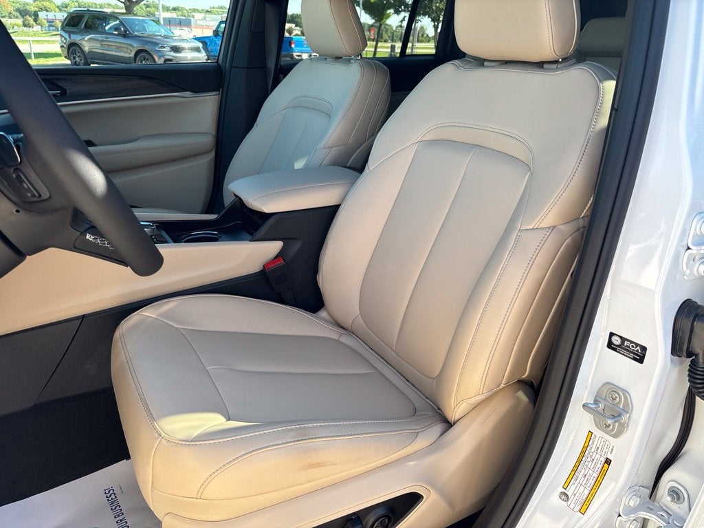 2027 Jeep Grand Cherokee GRAND CHEROKEE LIMITED 4X4