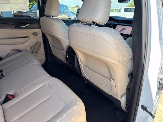 2027 Jeep Grand Cherokee GRAND CHEROKEE LIMITED 4X4