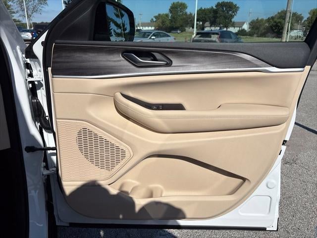 2027 Jeep Grand Cherokee GRAND CHEROKEE LIMITED 4X4