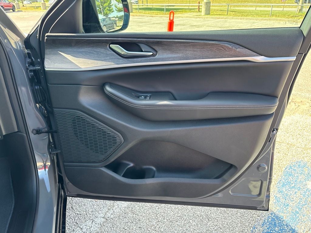 2027 Jeep Grand Cherokee Limited
