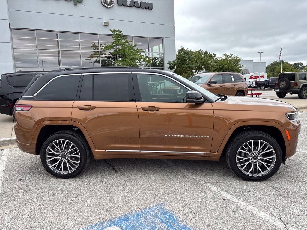 2027 Jeep Grand Cherokee Summit