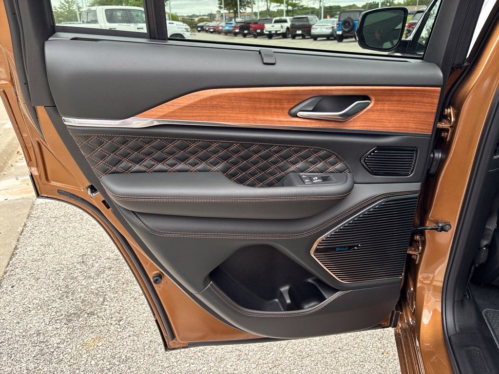 2027 Jeep Grand Cherokee Summit