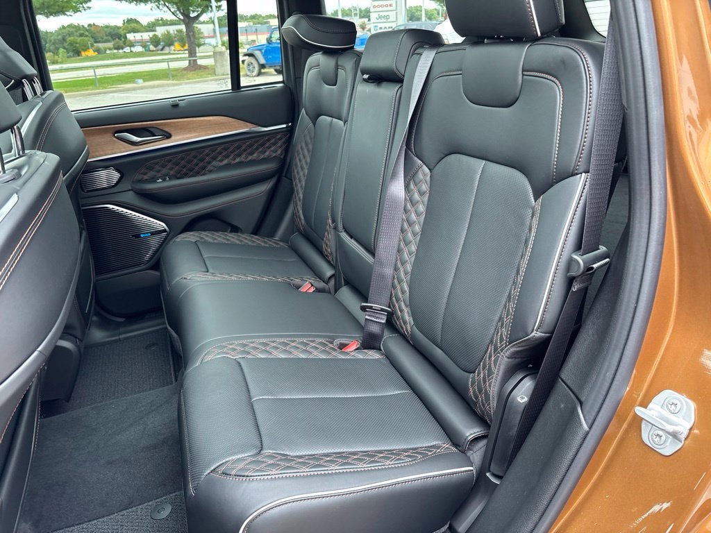 2027 Jeep Grand Cherokee Summit