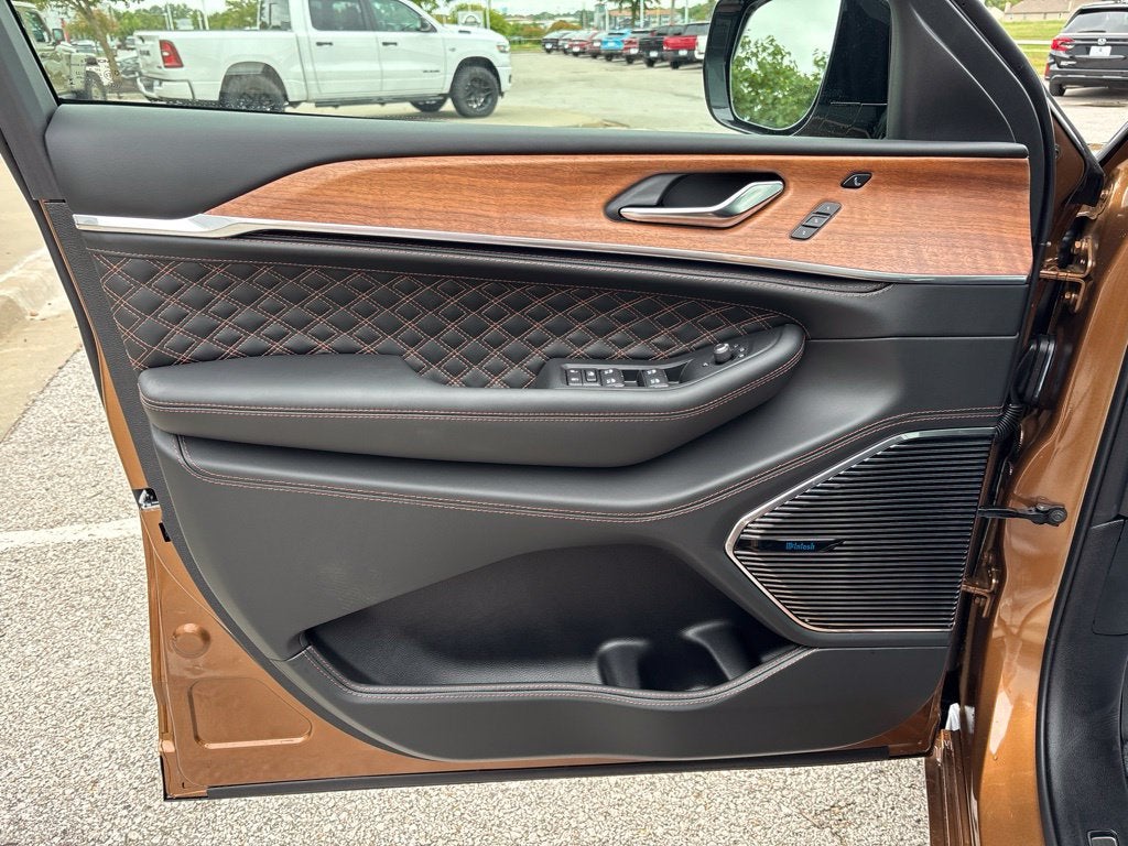 2027 Jeep Grand Cherokee Summit