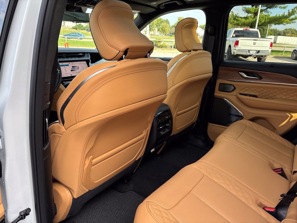 2027 Jeep Grand Cherokee GRAND CHEROKEE SUMMIT 4X4