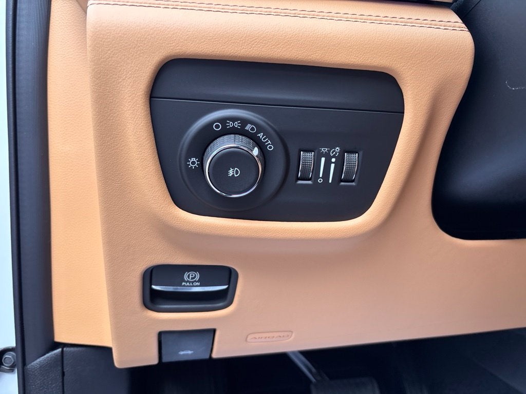 2027 Jeep Grand Cherokee GRAND CHEROKEE SUMMIT 4X4
