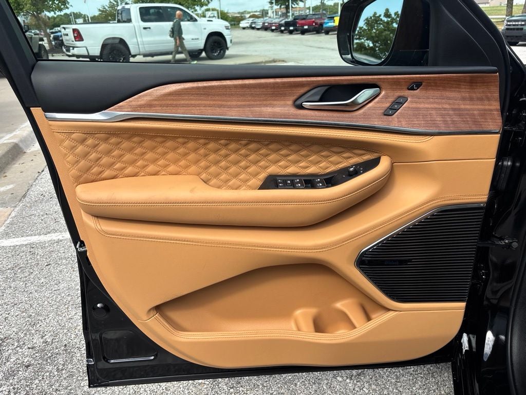2027 Jeep Grand Cherokee Summit