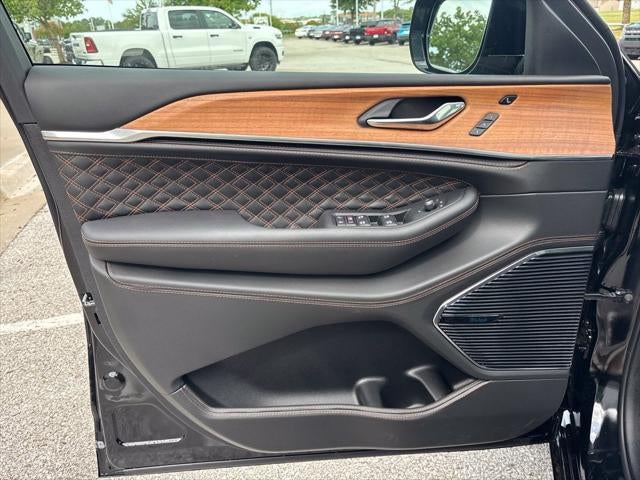 2027 Jeep Grand Cherokee Summit