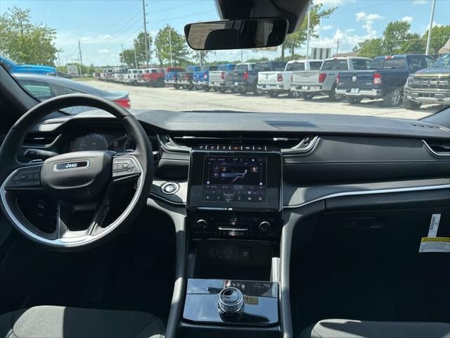 2025 Jeep Grand Cherokee GRAND CHEROKEE L LAREDO X 4X4