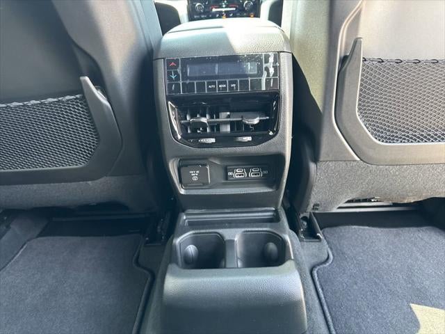 2025 Jeep Grand Cherokee GRAND CHEROKEE L LAREDO X 4X4