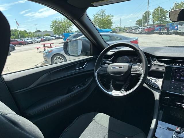 2025 Jeep Grand Cherokee GRAND CHEROKEE L LAREDO X 4X4
