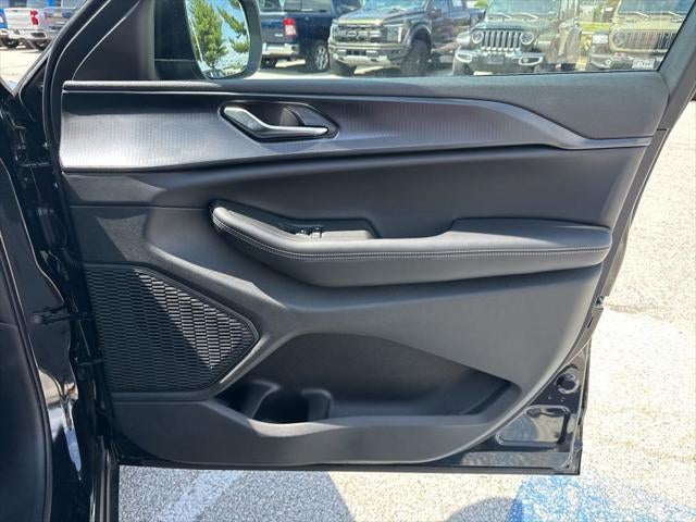 2025 Jeep Grand Cherokee GRAND CHEROKEE L LAREDO X 4X4