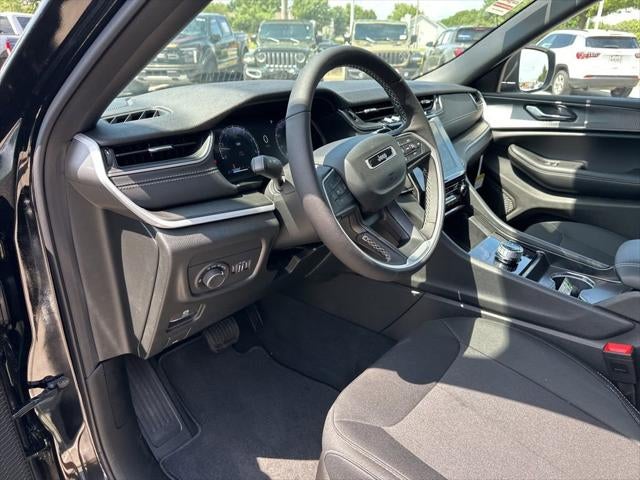 2025 Jeep Grand Cherokee GRAND CHEROKEE L LAREDO X 4X4