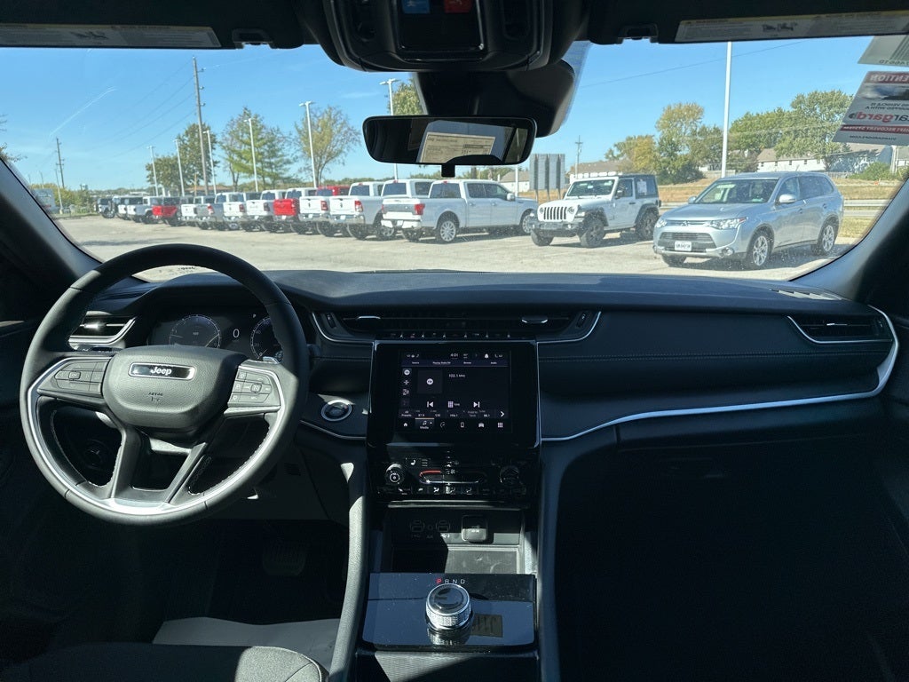 2025 Jeep Grand Cherokee L Laredo