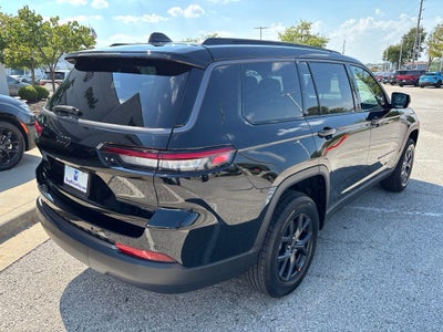 2027 Jeep Grand Cherokee Laredo Altitude