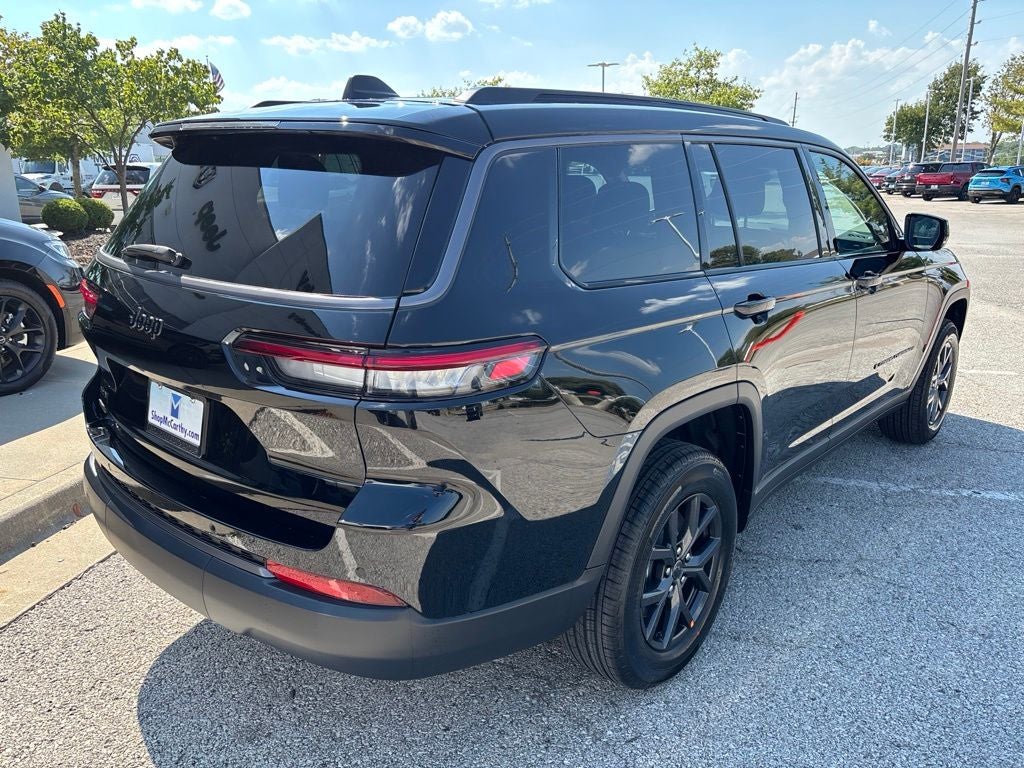 2027 Jeep Grand Cherokee Laredo Altitude