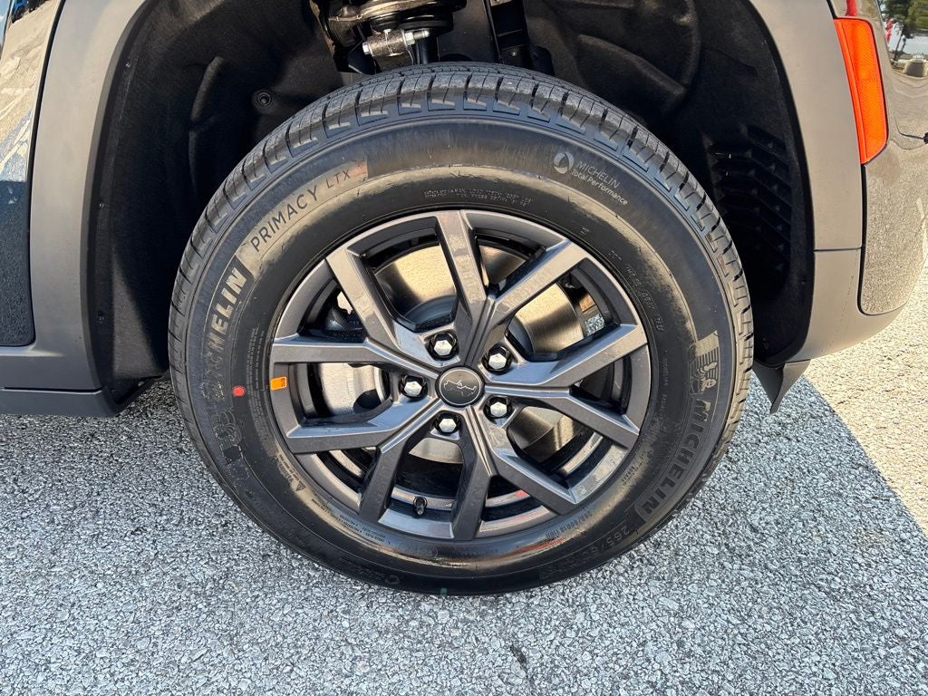 2027 Jeep Grand Cherokee Laredo Altitude