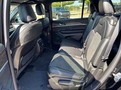 2027 Jeep Grand Cherokee Laredo Altitude