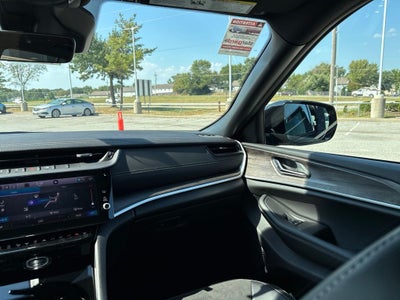 2027 Jeep Grand Cherokee Laredo Altitude