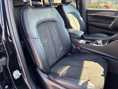 2027 Jeep Grand Cherokee Laredo Altitude