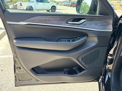 2027 Jeep Grand Cherokee Laredo Altitude