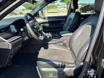 2027 Jeep Grand Cherokee Laredo Altitude