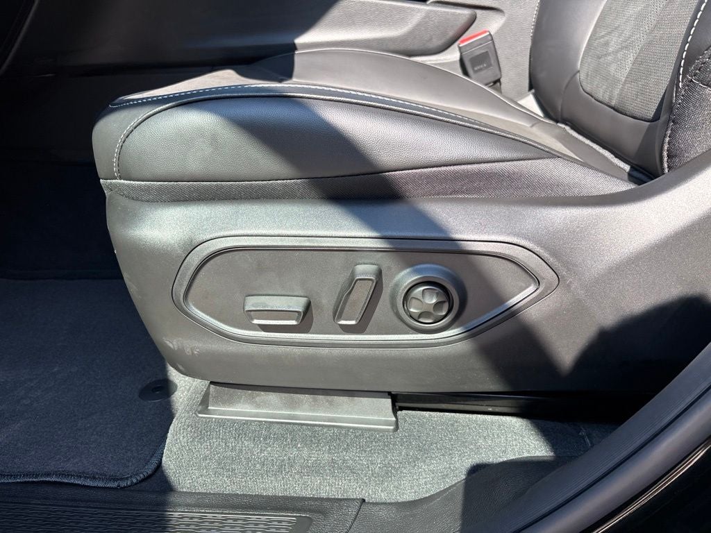 2027 Jeep Grand Cherokee Laredo Altitude