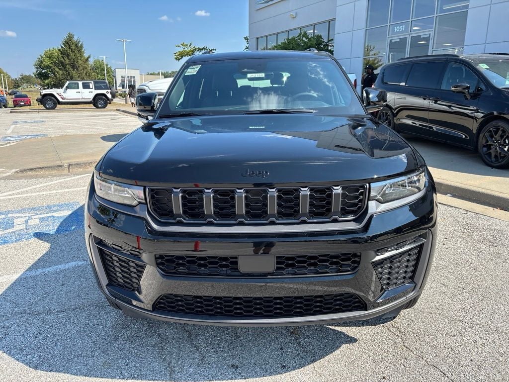 2027 Jeep Grand Cherokee Laredo Altitude
