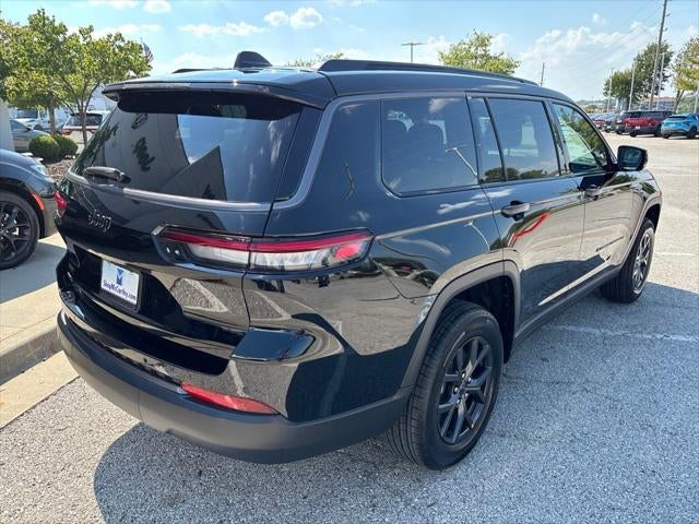 2027 Jeep Grand Cherokee Laredo Altitude