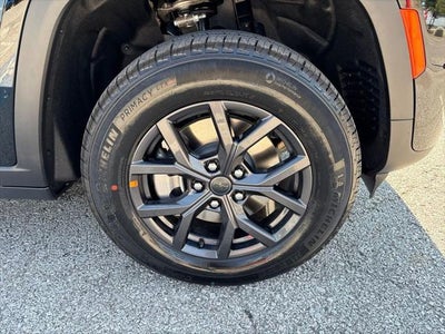 2027 Jeep Grand Cherokee Laredo Altitude