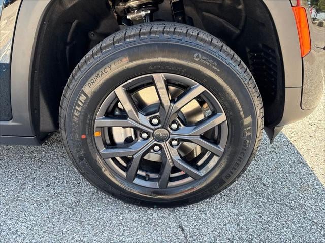 2027 Jeep Grand Cherokee Laredo Altitude