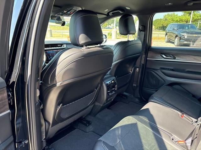 2027 Jeep Grand Cherokee Laredo Altitude