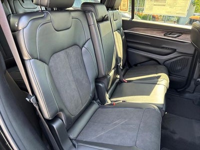 2027 Jeep Grand Cherokee Laredo Altitude