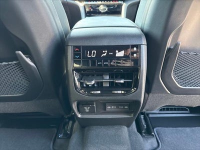 2027 Jeep Grand Cherokee Laredo Altitude