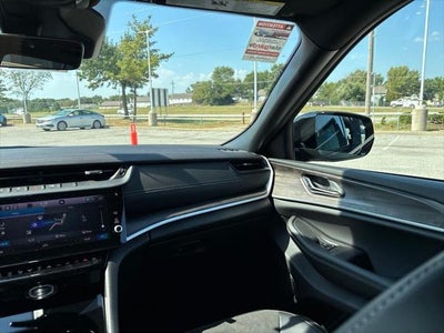 2027 Jeep Grand Cherokee Laredo Altitude