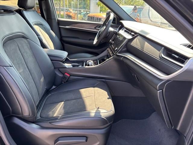 2027 Jeep Grand Cherokee Laredo Altitude