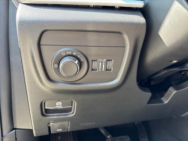 2027 Jeep Grand Cherokee Laredo Altitude