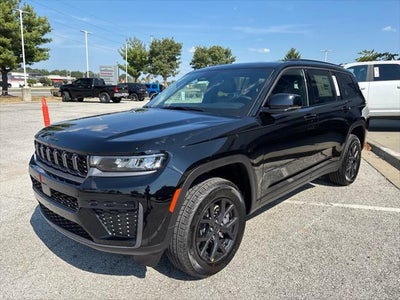 2027 Jeep Grand Cherokee Laredo Altitude