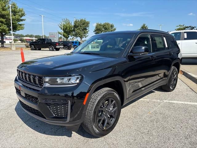2027 Jeep Grand Cherokee Laredo Altitude
